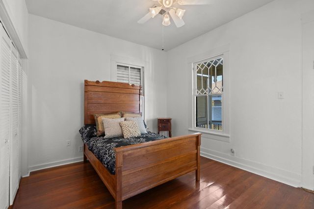 611 Church Street, Galveston, TX 77550