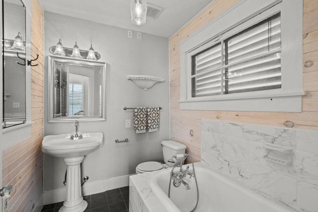 611 Church Street, Galveston, TX 77550