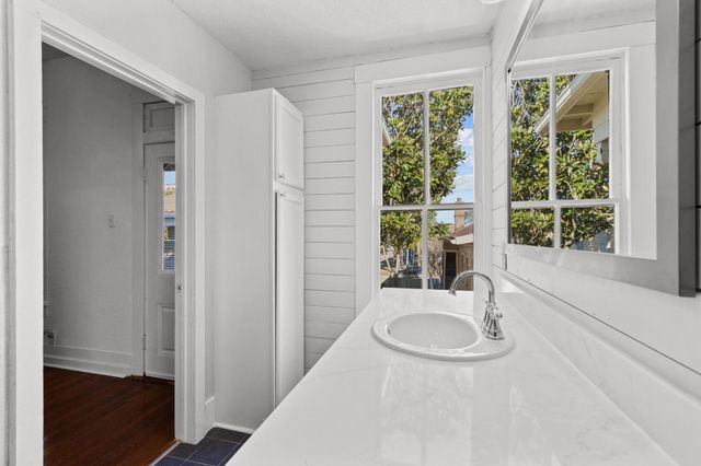 611 Church Street, Galveston, TX 77550