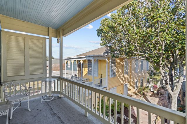 611 Church Street, Galveston, TX 77550