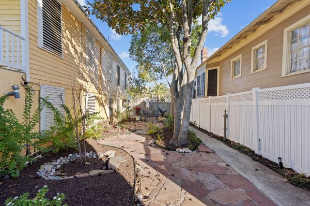 611 Church Street, Galveston, TX 77550