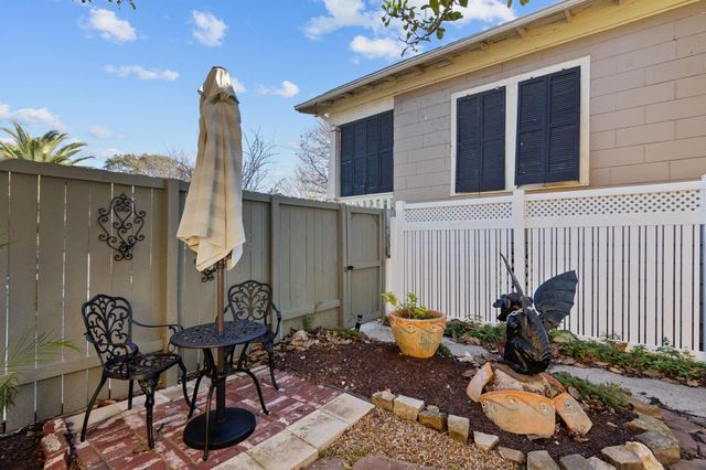 611 Church Street, Galveston, TX 77550