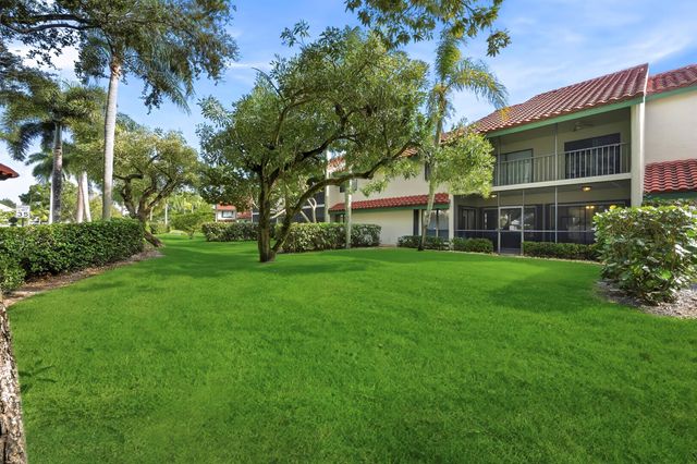 15 Lexington Lane E B, Palm Beach Gardens, FL 33418