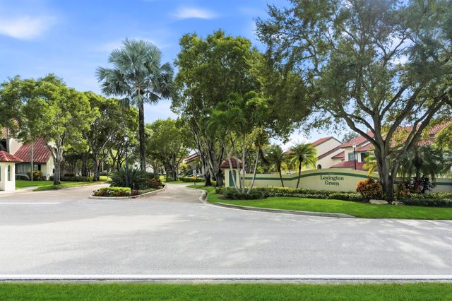 15 Lexington Lane E B, Palm Beach Gardens, FL 33418