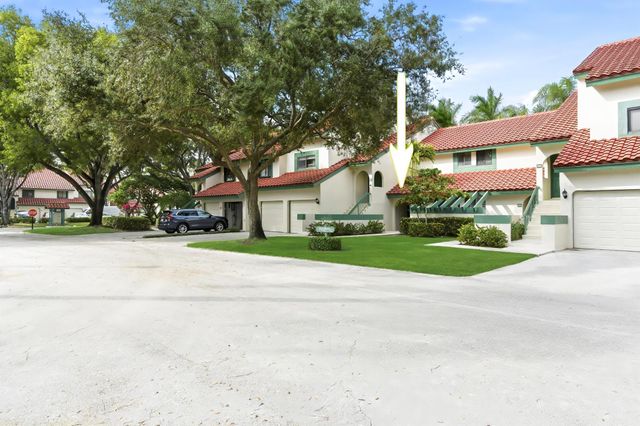 15 Lexington Lane E B, Palm Beach Gardens, FL 33418