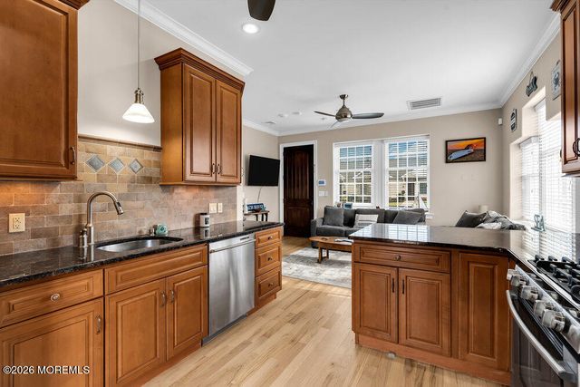 120 10th Avenue 11, Belmar, NJ 07719