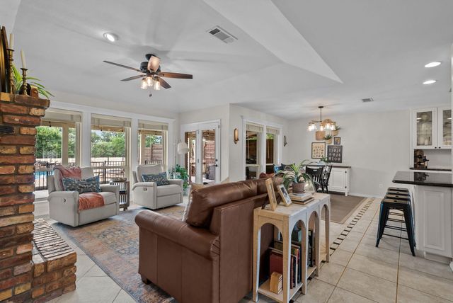 1910 Circleview Drive, Weatherford, TX 76087