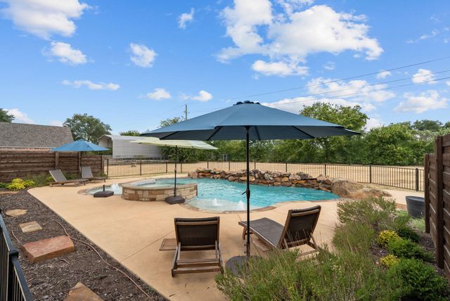 1910 Circleview Drive, Weatherford, TX 76087
