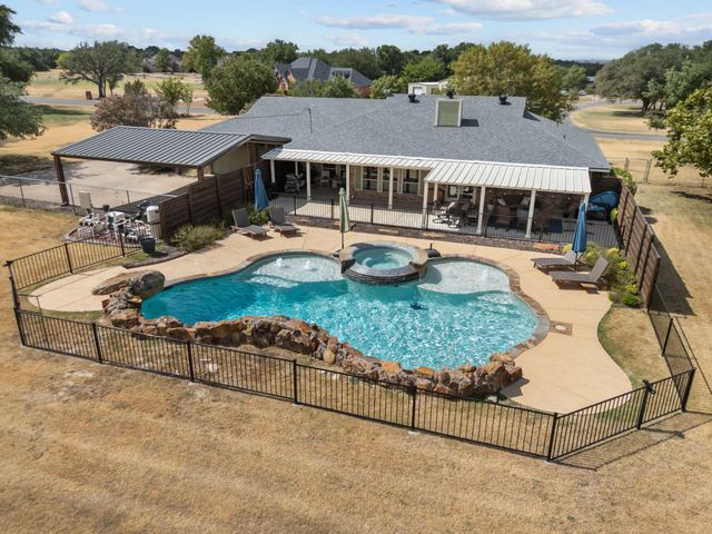 1910 Circleview Drive, Weatherford, TX 76087