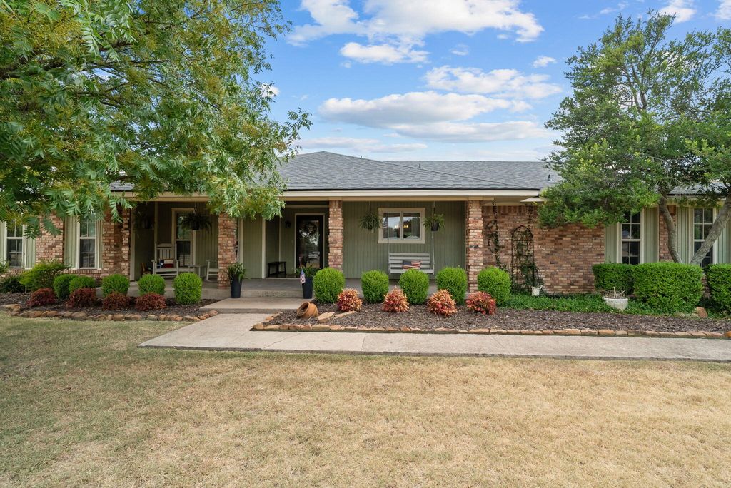 1910 Circleview Drive, Weatherford, TX 76087