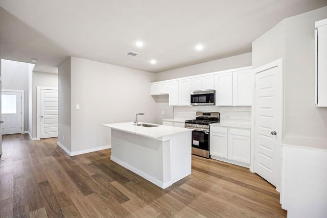 1128 Pine Rivage Drive, Huffman, TX 77336