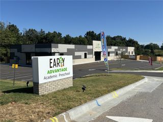1095 E Lowell Avenue, Cave Springs, AR 72718