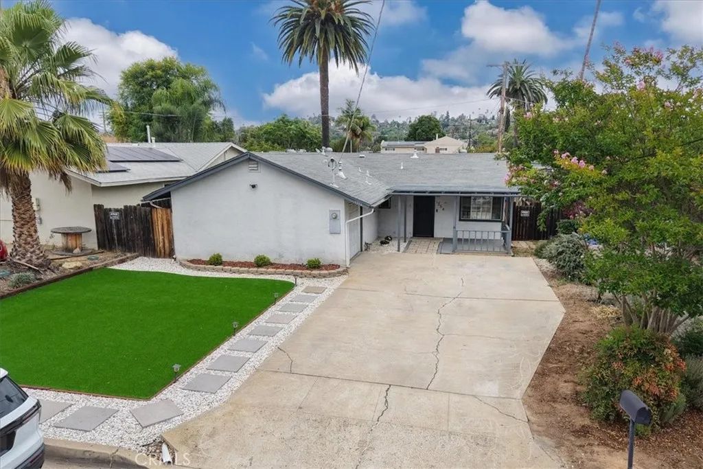 1354 S Maple, Escondido, CA 92025
