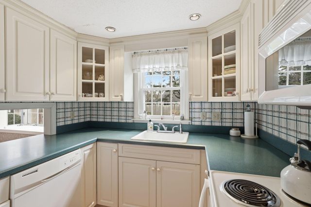 13 Robert Lane, West Harwich, MA 02671