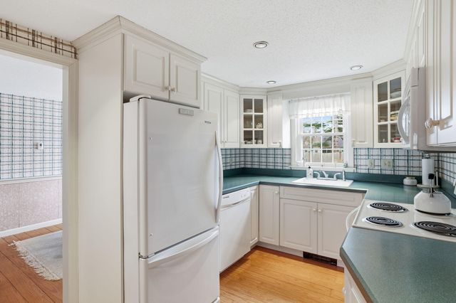 13 Robert Lane, West Harwich, MA 02671