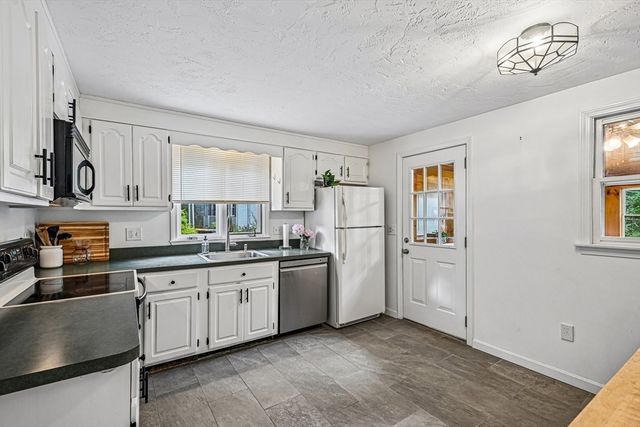 69 Gates St, Framingham, MA 01701