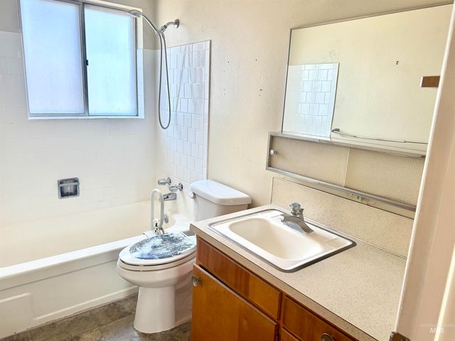 1512 10th St S, Nampa, ID 83651
