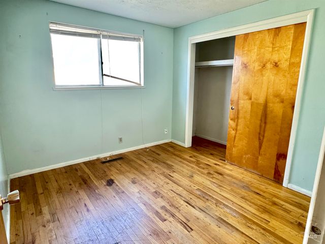 1512 10th St S, Nampa, ID 83651