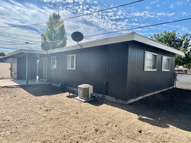 1512 10th St S, Nampa, ID 83651