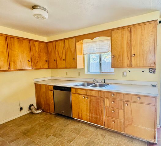 1512 10th St S, Nampa, ID 83651