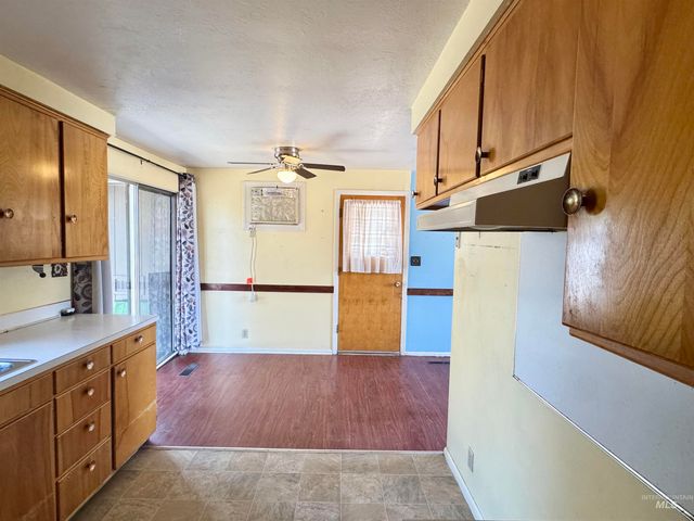 1512 10th St S, Nampa, ID 83651