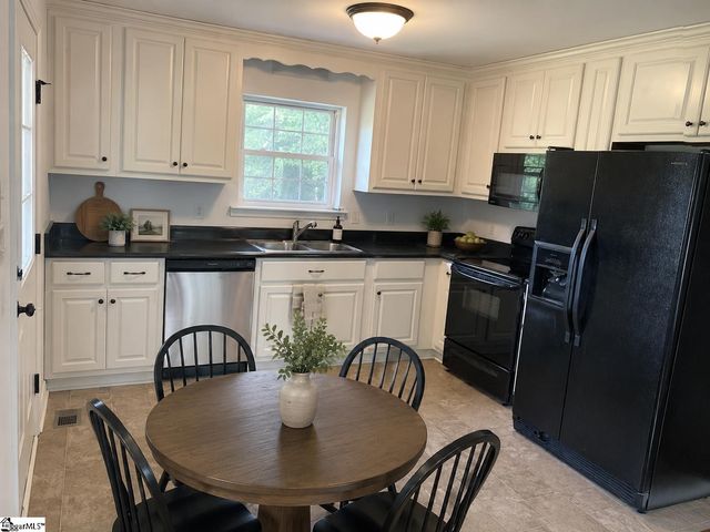 274 Circle Drive, Pendleton, SC 29670