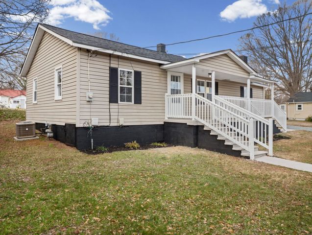 303 Sarratt Ave, Gaffney, SC 29341