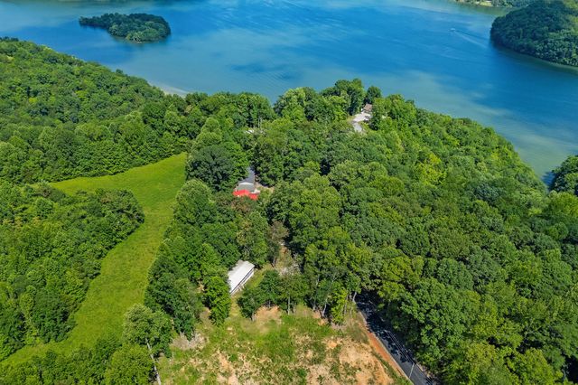 1007 Eastridge Dr, Byrdstown, TN 38549