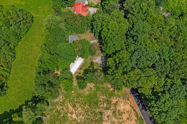 1007 Eastridge Dr, Byrdstown, TN 38549