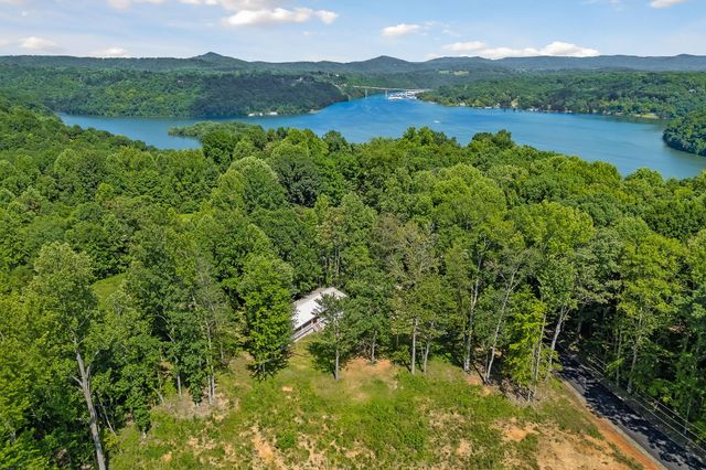 1007 Eastridge Dr, Byrdstown, TN 38549