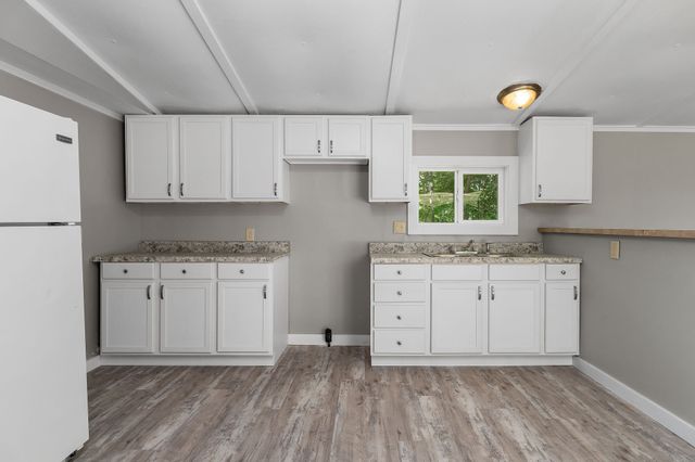 1007 Eastridge Dr, Byrdstown, TN 38549