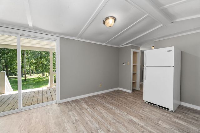 1007 Eastridge Dr, Byrdstown, TN 38549