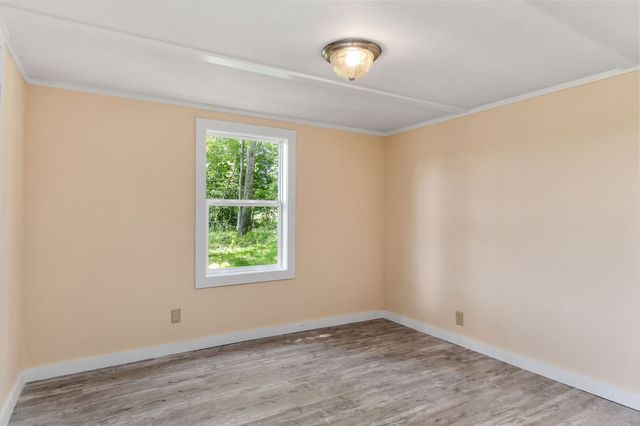 1007 Eastridge Dr, Byrdstown, TN 38549