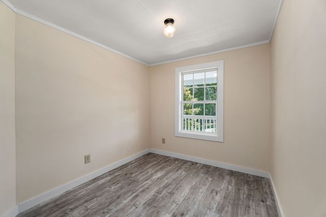 1007 Eastridge Dr, Byrdstown, TN 38549