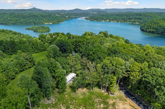 1007 Eastridge Dr, Byrdstown, TN 38549