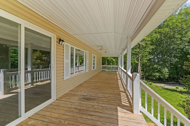 1007 Eastridge Dr, Byrdstown, TN 38549