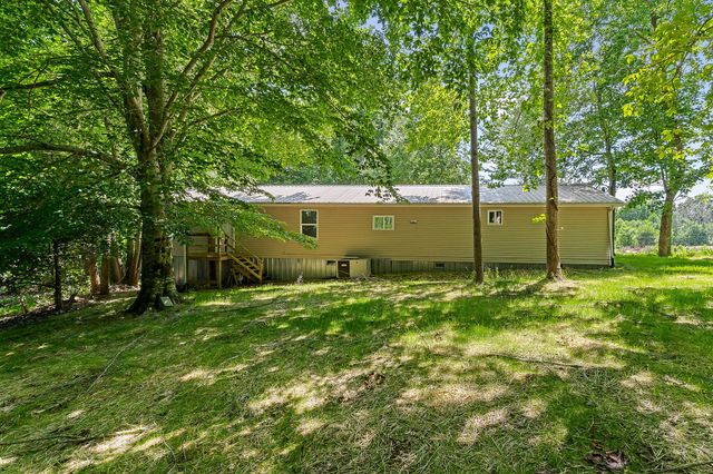1007 Eastridge Dr, Byrdstown, TN 38549