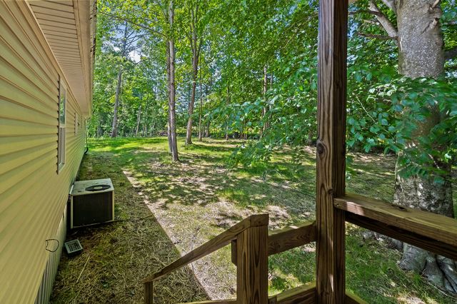 1007 Eastridge Dr, Byrdstown, TN 38549