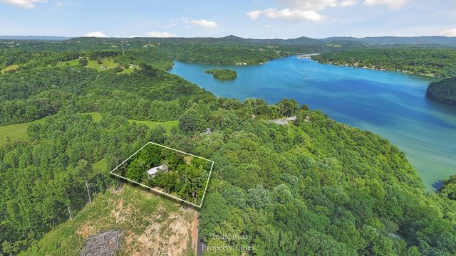 1007 Eastridge Dr, Byrdstown, TN 38549