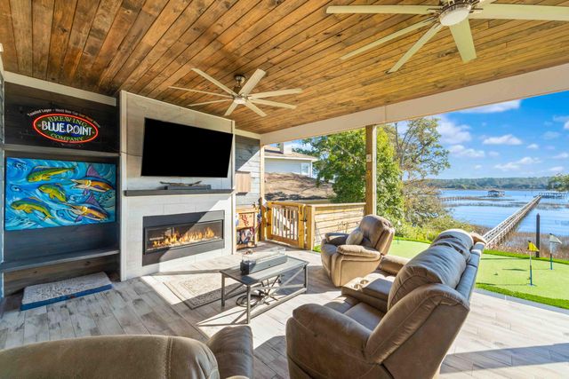 5648 Captain Kidd Road, Hollywood, SC 29449