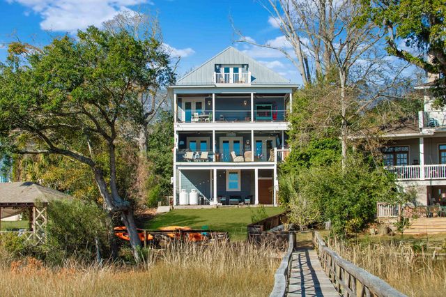 5648 Captain Kidd Road, Hollywood, SC 29449