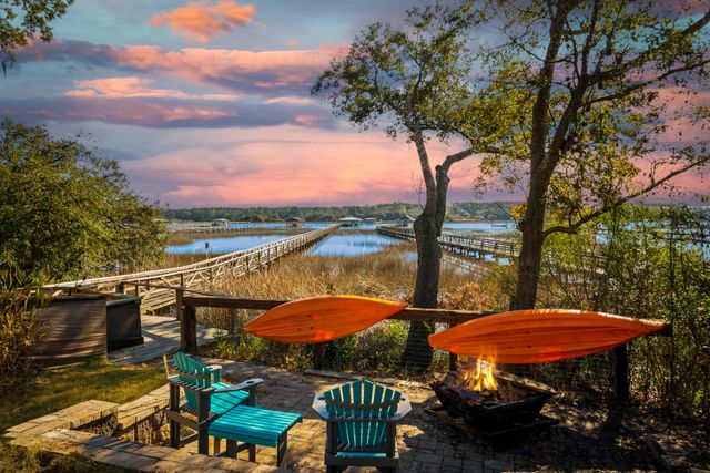 5648 Captain Kidd Road, Hollywood, SC 29449