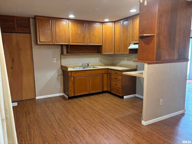 9 PIONEER Court, Pekin, IL 61554
