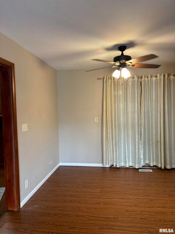 9 PIONEER Court, Pekin, IL 61554