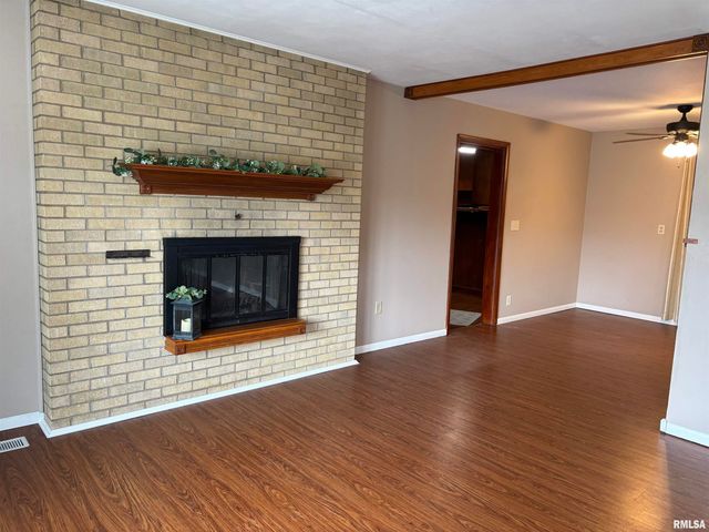 9 PIONEER Court, Pekin, IL 61554
