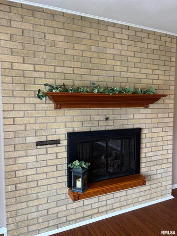 9 PIONEER Court, Pekin, IL 61554