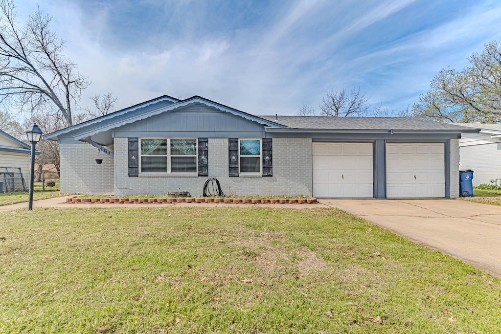 213 Jayellen Avenue, Burleson, TX 76028