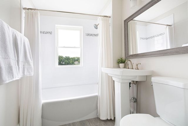 135 Lake Ave, Worcester, MA 01604