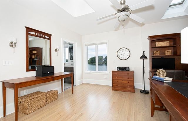 135 Lake Ave, Worcester, MA 01604