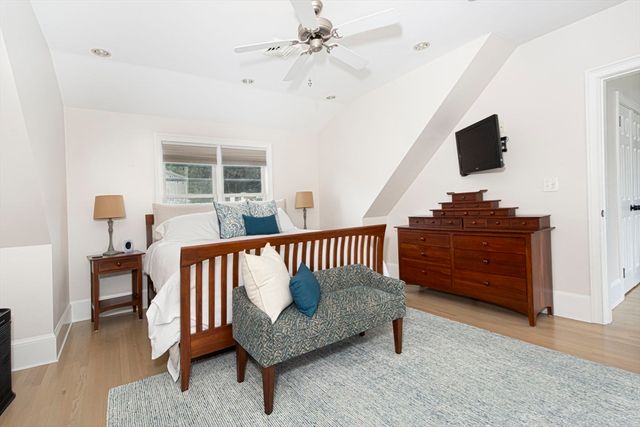 135 Lake Ave, Worcester, MA 01604